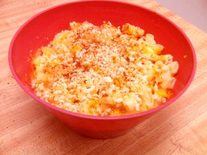 Creamy Baked Mac and Cheese w/ tomato and grilled chicken